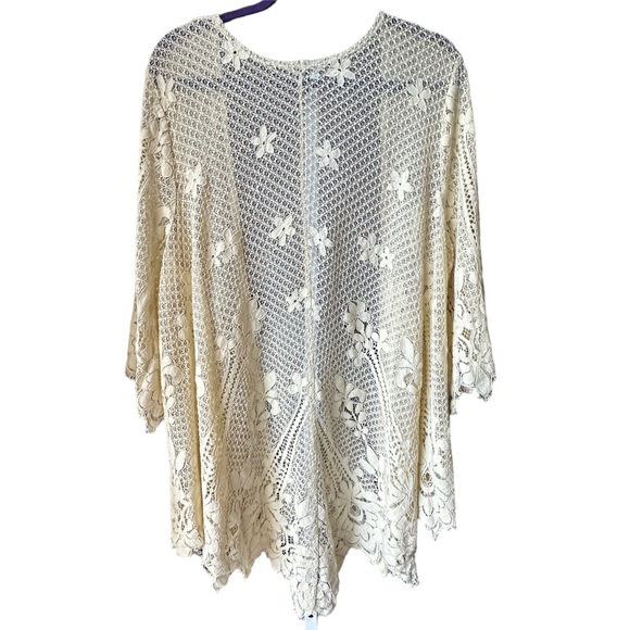 NWOT Torrid Scalloped Lace Muted Yellow / Cream Romantic and Airy Kimono Siz 1/2 - Picture 6 of 10